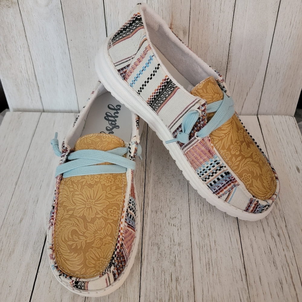 50 % OFF SALE-GYPSY JAZZ- HOLLYWOOD TOOLED CREAM MULTI SLIP ON SNEAKERS - Picture 1 of 6